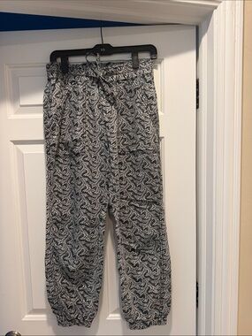 Anthropologie Black & White Leaf-Print Elastic Waist Joggers